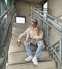 Abercrombie Outfits, Ripped Jean, Spring Fashion, Pants, Green, On Instagram, Instagram, Trousers