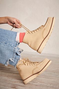 Red Wing 6" Classic Moc Boot Red Wings Boots, Womens Fall Boots, Lightweight Hiking Boots, Striped Tube Socks, Quilted Boots, Red Wing Boots, Red Wing Shoes, Socks Sneakers, Fall Clothing