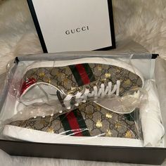 Brand New With Tags And Original Packaging Women's Size 38.5 Eu (8.5 Us) Gucci Ace Gg Supreme Sneaker With Bees. Golden Bee Decor. Never Worn Once. Gucci Sneaker, Gucci Shoes Women, Chic Sneakers, Chic Summer Outfits, Gucci Sneakers, Bee Decor, Walker Boots, Blush Makeup, Gucci Shoes