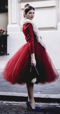 Red Tulle Skirt With Dress, Red Tulle Skirt Outfit Casual, Holiday Red Tulle Dress, Red Tulle Long Skirt, Gonna Tulle, Red Tutu Dress With Tulle Skirt For Dress-up, Mrs Claus Outfit, Vestidos Color Vino, Tulle Fashion