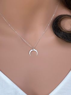 Crescent Moon Necklace in sterling silver. It makes with .. -Sterling Silver Hammered Crescent Moon Pendant 16x16mm, -Sterling silver cable chain wt spring clasp, -Come up with beautiful ribbon gift box and -One set of Care instruction package. Personalized Gifts https://www.etsy.com/shop/rainbowearring?ref=listing-shop2-all-items-count§ion_id=11442300 IF you are not sure about chain length or would like to adjust the length of the necklace, please Add Adjustable chain extender https://www.etsy. Dainty Moon Necklace, Tusk Necklace, Double Horn Necklace, Sand Dollar Necklace, Half Moon Necklace, Gold Moon Necklace, Moon Phases Necklace, Ribbon Gift, Horn Necklace