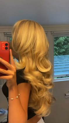 Blowout Curls Long Hair, Half Up Half Down Blowout, Cute Blowout, Curled Blowout, Blonde Blowout Hair, 90s Bombshell Hair, Blonde Bombshell Hair, Hair Blowout Styles, Stockholm Hair