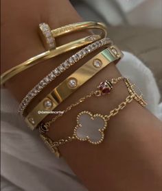 خواتم خطوبة, Dope Jewelry Accessories, Stile Hijab, Wrist Jewelry, Gold Bracelets