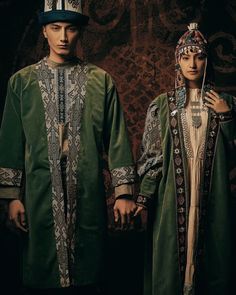 Kyrgyzstan Clothing, Chinese Warrior, Blue Green Eyes, Joan Smalls, Folk Costume, Traditional Outfits