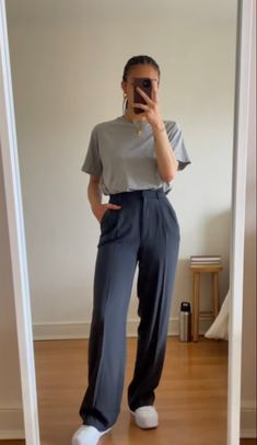 Business Casual Outfits Healthcare, Casual Job Outfit, T Shirt And Slacks Outfit, How To Style Trousers Women Casual, Women Trousers Outfits Casual, Autumn Smart Casual Outfits, Fall Work Outfits 2023, Slacks With Sneakers Women