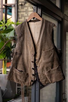 French Vintage Corduroy Farmer's Work Vest  Shoulder：38cm Pit to pit：53cm Length：57cm ◇Shipping is all from Asia, ◇All products are shipped by EMS, please include shipping costs. ◇Negotiate only accept payment with PAYPAL Welcome to our online store https://bansecondhandgoods.com/ Worldwide Shipping The official website provides credit card services, please contact us via private message if necessary. Find us IG: ban_secondhand_goods Thank you for checking us out :) Pilgrim Fashion, Man Vest, Vintage Waistcoat, Farmer Outfit, Work Vest, Ideal Life, Vintage Corduroy, Vest Outfits, Western Outfits