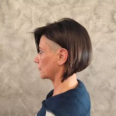 Take a peek at this sleek cut! One side's a neat undercut, while the other flaunts a smooth, jaw-skimming bob. The rich chocolate brown shines beautifully. The contrast between the undercut and length is captivating, giving an edgy vibe. Click for more inspo and follow us on Pinterest for endless hairstyle ideas! ** Photo Credit: Instagram @diamoci.un.taglio_ The Undercut