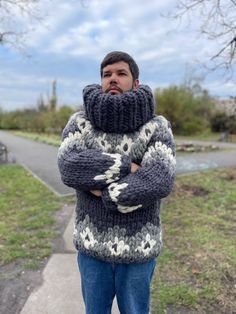 Length: 70 cm (28 inch) from the shoulder. Big Sweater Outfit, Norwegian Wool Sweater, Icelandic Sweaters, Nordic Sweater, Hot Sweater, Sweater Chunky, Big Sweaters, Oversized Sweaters, Oversized Turtleneck