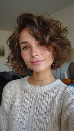 Gamine Hairstyles, Short Wavy Hairstyles For Women, Hairstyles For Oval Faces, 15 Hairstyles, Voluminous Waves, Bob Haircut Curly, Medium Haircuts, Thick Wavy Hair, Oval Face Haircuts