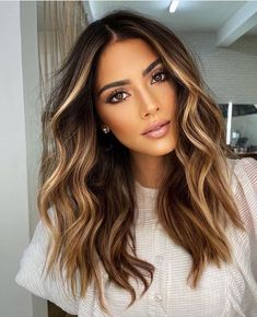 Instagram Summer Brunette, Rambut Brunette, Iranian Beauty, Brunette Hair With Highlights, Money Piece, Real Hair Wigs, Brown Hair Balayage, Balayage Brunette, Brown Blonde Hair