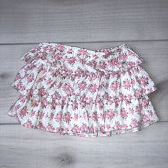 Janie & Jack Pink Floral Corduroy Ruffled Skirt. Pull on elastic waist. Size 3-6 months. Soft cotton corduroy. Excellent Used Condition Spring Cotton Skirt For Playtime, Spring Ruffled Bottoms For Playtime, Cute Ruffled Bottoms For Playtime, Cotton Skirt For Playtime In Spring, Spring Playtime Cotton Skirt, Spring Playtime Ruffled Bottoms, Cute Cotton Ruffled Skort, Cute Cotton Skort With Ruffles, Cute Cotton Mini Skirt With Ruffles