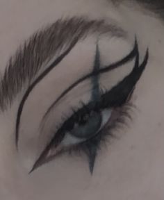 Fun Eyeliner, Makeup Anime, Goth Eye Makeup, Mekap Mata, Gothic Women