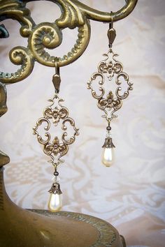 October Jewelry, Unique Jewelry Vintage, Ethereal Jewelry, Long Chandelier, Victorian Earrings, Mother Of Pearl Earrings, Drop Beads, Old Style