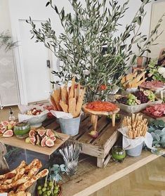 Delicious Grazing Table Ideas & Inspiration | weddingsonline Grazing Table Ideas, Grazing Station, Goose Berry, Informal Dining, Catering Food Displays, Italian Party, Fruit Displays, Fruit Kabobs, Picnic Style