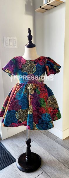 Baby girl dress is fitted at the top with flare at the bottom.. Dress comes in different print of choice and different sizes. Dress is suitable for most occasions. Dress comes with a back zipper, fully lined. To personalize, kindly send a message immediately after purchase Please allow for -/+ 3 days in the stipulated shipping period. Thanks African Bridesmaids, Dress Party Wear, Toddler Party Dress, Toddler Parties, Ankara Dresses, Asoebi Styles, Party Kleidung, Patterned Dress, Dress For Girls