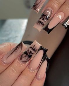 Nail Ideas Acrylic Black And White, Skulls Nails Design, Skull Nail Art Designs, Long Halloween Nail Designs, Creative Halloween Nails, Nail Inspiration Halloween, Halloween Elegant Nails, Insane Nail Designs, Skull On Nails