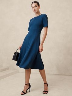 Soft Touch Scuba Seamed Midi Dress | Banana Republic Factory Classic Style Dresses Classy, Classic Womens Fashion Over 40, Minimalist Corporate Attire, Calvin Klein Dresses Classy, Dresses For Work Business, Power Dressing Women, Female Lawyer Fashion, Basic Dresses, Capsule Wardrobe Outfits