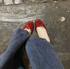 Game Aesthetic, Red Ballet Flats, Mia 3, Mode Inspo, French Girl, Red Shoes