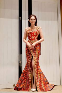 នៅ សូនីតា Baju Fashion Show, Thai Outfits, Thai Dance, Khmer Dress, Soiree Dresses, Batik Fashion, Thai Dress, Asian Outfits, Gala Dresses