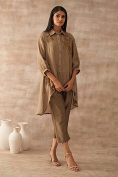 Buy Gold Tunic Linen Embroidered Thread Collared Asymmetric And Pant Set For Women by VARUN CHHABRA Online at Aza Fashions. Tunics For Women Classy, Christmas Outfits Aesthetic, Christmas Outfit Aesthetic, Dori Embroidery, Nyc Winter Outfits, Asymmetric Tunic, Outfits Nyc, Sets Outfit, Simple Kurti Designs