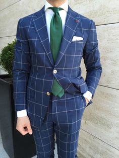 ISAIA & brioni (different color tie) Men Suit Wedding, Mens Tailored Suits, Blue Range, Style Gentleman, Man Suits, Classy Suits, Vintage Man