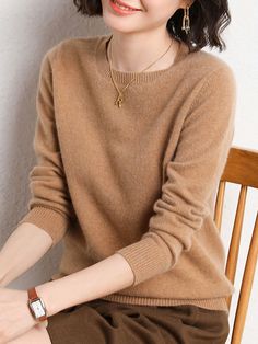 Cheap Sweaters Online, Classic Feminine Style, Blue Shirt Women, Black Shirts Women, White Shirts Women, Older Women Fashion, Black White Yellow, Classic Feminine, Pullover Sweater Women