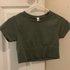 Nwot Aerie Offline Seamless Top Size Small Really Nice Workout Top, I Just Accidentally Ordered Wrong Size Green Seamless Short Sleeve Top, Everyday Green Seamless Crop Top, Personal Things, Aerie Offline, Seamless Top, Workout Tops, Really Cool Stuff, Womens Tops, Crop Tops