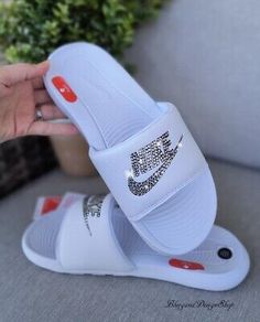 Diy Glitter Shoes, Sandals Nike, Nike Benassi Slides, Nike Tick, Nike Air Max Pink, Nike Website, Nike Benassi, Nike Slides, Nike Air Max For Women