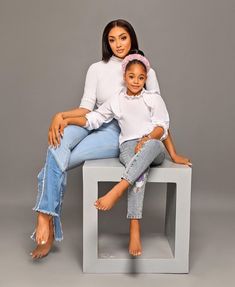 Photoshoot Mom And Daughter, Black Mommy And Me Photo Shoot, Mommy Daughter Photography Black, Mom Outfit For Kids Birthday Party, Mother And Daughter Poses, Mother Daughter Photoshoot Black Women, Big Sister Little Sister Photoshoot, Mother Daughter Photoshoot Ideas