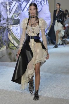 Alexander Mcqueen Dresses, Mcqueen Fashion, Fashion Show Collection, A Dress, Moda Fashion, Look Fashion