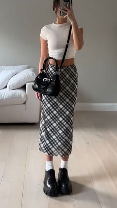 Belt And Dress Outfit, Not Trying Outfits, 4’11 Height Women Outfits, Spring Outfits Alt, Waistcoat And Skirt Outfit, Uni Outfit Ideas Summer, Uni Outfits Summer, Outfits Uni, Mesh Top Outfit