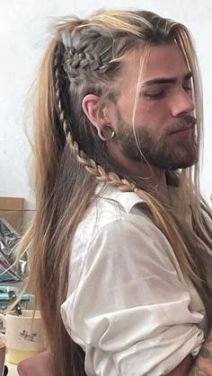 Following yesterday's post - here's one for the boys.   Same question:  could you carry it off?  Would you want to?  #hair #beads #vikingman  #norseman  #vikingwarrior #celt #norse #vikingstyle #vikingsofinstagram #vikinglifestyle #vikinglife #vikinginspired #thevikingway Hairstyles Mohawk, Viking Hairstyles, Man With Long Hair, Viking Braids, Viking Hair, Hair Styles Men, Boy Hair, Hairstyles Men