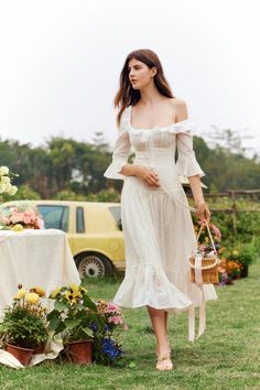 Product Details Introducing the whimsical Hera dress, a cottage-core inspired white midi that says romance... Midi White Dress, Cottage Core Fashion, 2024 Family, Cottage Core Dress, Southern Outfits, White Midi, Lotus Leaf, Dreamy Dress, White Floral Dress