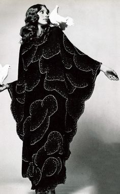 Sequined black maxi dress for Vogue Italia in the 1970s Ali Mcgraw, Fashion 1970s, 1970s Fashion, The Dark Side, Vogue Italia, Vintage Vogue, Fashion Images, Black Maxi