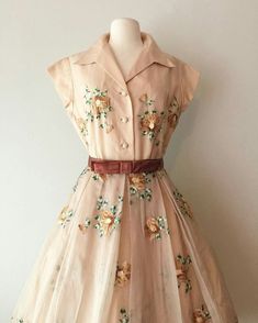 Vintage style Robes Vintage, Vintage Dresses 50s, Vintage 1950s Dresses, Vestidos Vintage, 50s Dresses, 1950s Dress, Trend Fashion, Look Vintage, 50s Fashion