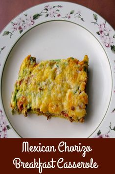 This Mexican Breakfast Casserole is easy to prepare the night before and bake in the morning, perfect for weekends or Christmas morning. Breakfast Casserole Chorizo, Chorizo Recipes Breakfast, Chorizo Breakfast Casserole, Breakfast Mexican, Breakfast Chilaquiles, Sausage Hashbrown Breakfast Casserole, Mexican Breakfast Casserole, Chorizo Breakfast, Mexican Chorizo