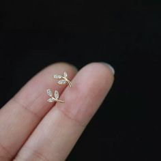 Earrings Aesthetic Gold Simple, Small Earring Designs Gold, Ear Studs Gold Designs, Diamond Ear Studs Women, Second Stud Earrings Indian, Elegant Gold Diamond Earrings, Fine Jewelry Gold Earrings, Tiny Gold Elegant Diamond Earrings, Elegant Small Gold Plated Earrings