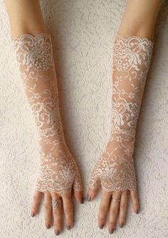 Romantic Style Wedding, Lace Gloves Wedding, Lace Gloves Fingerless, Beige Christmas, Romantic Wedding Style, Lace Fingerless Gloves, Elegant Gloves, Gloves Fingerless, Evening Gloves