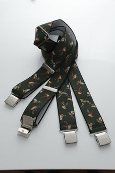 Premium Handmade Men's Elastic Suspenders Dark Green with birds, with 4 Strong Metal Clamps (2 front, 2 back), 3,6cm - 1.4 inches Wide, 125cm - 50 inches Length Adjustable Braces Suspenders Elastic, High-Quality elastic, Highly durable materials. Product Details: Materials: Elastic, Metal  Elastic Wide: 3,6cm - 1.4 inches Elastic Length (adjustable): 125 cm - 50 inches Color: Dark green Perfect for: Our premium men's suspenders are perfect for any occasion! Delivery: Fast delivery in 3-4 days. Groom Suspenders, Men's Suspenders, Green Suspenders, Suspenders For Men, Groomsmen Suspenders, Braces Suspenders, Suspenders Wedding, Bowtie And Suspenders, Suspenders Men