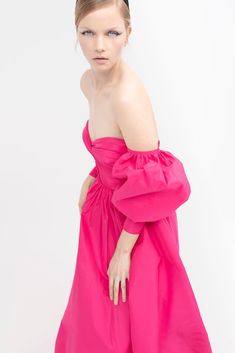 Description Fuchsia A-line, Long dress Puffed, Long Sleeves Sweetheart neckline Off shoulder Tafetta Dry Clean Made in Spain SKU 22-52 Fuchsia Dress Outfit, Yolan Cris Wedding Dress, Formal Wedding Guest Attire, Minimal Dresses, Wedding Dress 2023, Wedding Guest Outfit Inspiration, Gatsby Style Wedding, Fuchsia Dress, Guest Attire