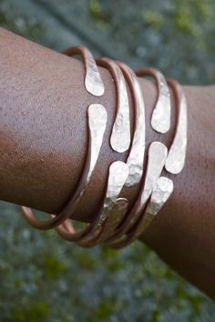 Purchase 50 bangles at 50% OFF sale price! They normally sell for $15 a piece so you will make double from our bulk options. Copper is helpful for balance, communication, and synchronicity. Copper is a great conductor of energy and is useful for all types of spiritual purposes. Many use Copper to balance the Chakras and Meridians. Powerful wands can be fashioned using crystals and Copper tubing or wire. Connecting with the crystals, Copper can smoothly transmit their energies to the holder, comm Copper Jewelry Diy, Copper Bangles, Silversmithing Jewelry, Hammered Bracelet, Hammered Jewelry, Copper Bracelets, Hammered Bangles, Copper Jewellery, Tenth Anniversary