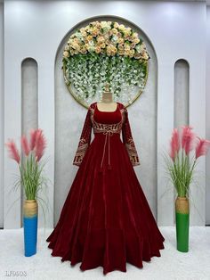 Suit Dress Design, Velvet Anarkali Suits, Pakistani Velvet Dresses, Fancy Shalwar Kameez, Wedding Gowns Indian, Punjabi Wedding Suit, Velvet Anarkali, Red Anarkali