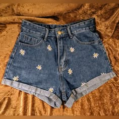 **** Euc Only Worn Once Absolutely No Call Outs **** Super Cute **** Highwaisted Cute Embroidered Blue Bottoms, Fitted Casual Shorts With Floral Embroidery, Casual Fitted Floral Embroidery Shorts, Jean Painting, Embroidered Jean Shorts, Jeans Embroidery, Shorts Aesthetic, Fit Checks, Painted Shorts