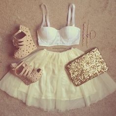 White And Gold Outfits Parties, White And Gold Outfits, Gold Outfits, Looks Style, Look Fashion