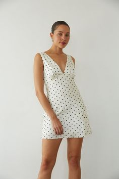 The perfect Old Money mini dress is here! The Annie Polka Dot Satin Mini Dress features a dot pattern and slip silhouette! White Black Polka Dot Dress, White Dress With Black Polka Dots, Black And White Polka Dot Dress, Uga Outfits, Short Black And White Dress, Homecoming Mini Dress, Classy Cocktail Dress, Sweater Dress Boots, Polka Dot Outfit