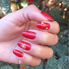 Simple Christmas Makeup, Ivory Nails, Christmas Makeup Tutorial, Classic Perfumes, Holiday Nails Christmas, Christmas Manicure, Fraser Fir, Nail Color Ideas