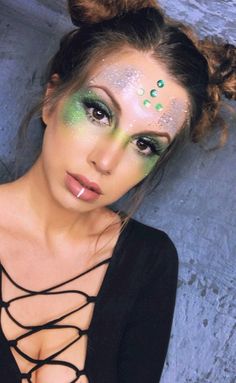 Simple Alien Makeup, Alien Costume Diy, Diy Alien Costume, Space Alien Costume, Vampire Costume Diy, Pirate Costume Diy