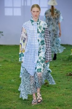 Patchwork Dress, Fashion Show Collection, Fashion History, Colorful Fashion, Urban Fashion, Fashion News