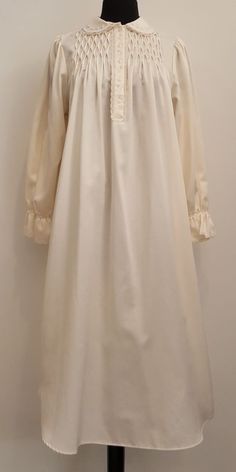 Vintage Elaine Taylor Petites Winter Nightgown Robe, Size PS | Clothing, Shoes & Accessories, Vintage, Women's Vintage Clothing | eBay! 1600s Nightgown, Vintage Nightgown Aesthetic, 50s Nightgown, Winter Nightgown, Nightgown Romantic, Edwardian Nightgown, Princess Nightgowns, Beautiful Nightgown, Victorian Nightgown