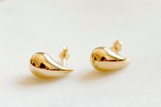 Solid 14k gold bottega stud earrings. Not gold-filled or plated--real 14k gold. Simplicity at its best, these  studs are stylish and fun. A classic look that never goes out of style, these statement earrings are perfect for both daily use and nights out. Earrings come with standard push-backs, also made of 14k gold. Choose from two sizes (see pictures for comparison): 7mm x 11mm or 9mm x 15mm If you have a question, please send a message ... I'm always happy to help! These earrings were handcraf Gold Teardrop Earrings Fine Jewelry As Gift, 14k Gold Teardrop Earrings As A Gift, 14k Gold Pear-shaped Teardrop Earrings Gift, 14k Gold Teardrop Pear-shaped Earrings, Yellow Gold Tarnish Resistant Teardrop Earrings As Gift, Tarnish Resistant Yellow Gold Teardrop Earrings As Gift, Classic 14k Gold Teardrop Earrings For Gift, Classic 14k Gold Teardrop Earrings As Gift, Bottega Earrings